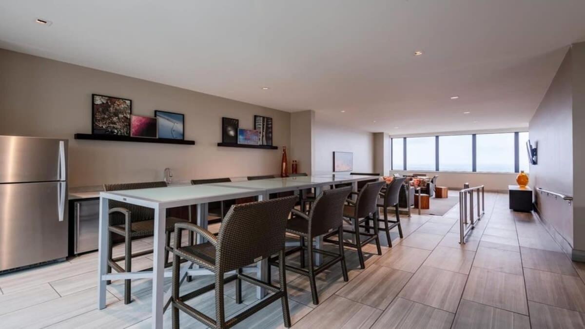 26Th Fl Bold Cozysuites With Pool, Gym دالاس المظهر الخارجي الصورة