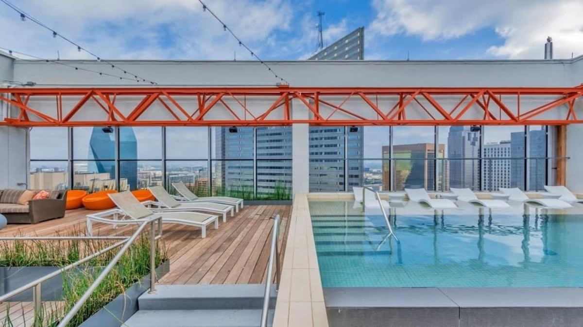 26Th Fl Bold Cozysuites With Pool, Gym دالاس المظهر الخارجي الصورة